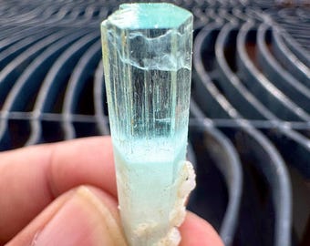 アクアマリン 結晶 原石 鉱物標本 天然アクアマリン結晶の形成 – コレクター向け鉱物標本 - Etsy 日本