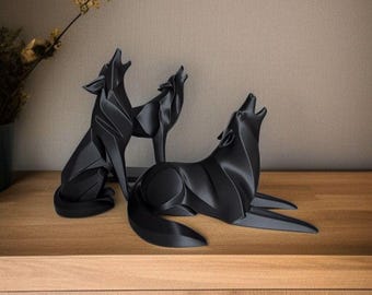 3D Printed Geometric Wolf Figurines: Minimalist Home Decor