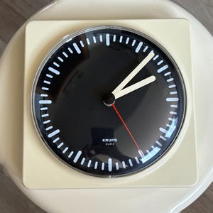 Krups Space Age Clock | Cream-white plastic wall clock from the 1970s, Mid Century Vintage