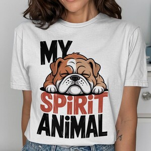 Camiseta con espíritu de bulldog, divertida para amantes de los perros, regalo ideal para mascotas, diseño de bulldog de dibujos animados, camiseta para amantes de los animales