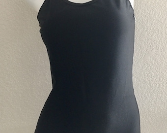 LeoLines, LLC ™ - Traje de baño de una pieza negro con ribete negro, diseñado para mujeres y niñas transgénero. De niña a adulta. Sin mangas, espalda nadadora y tirantes finos.