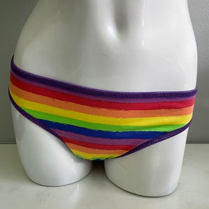 LeoLines, LLC ™ Ropa interior/sujetador de rayas de arcoíris de algodón Hecho para LGBTQ+ - Elija el color del ribete - La braguita y el sujetador se venden por separado