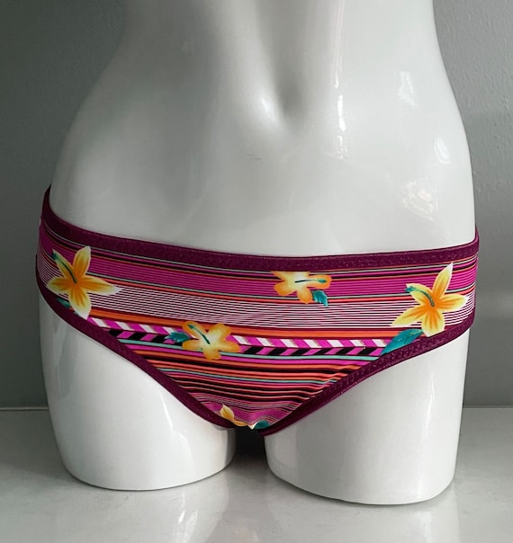 LeoLines LLC Tamano AXXS Breve LYCRA Tela a rayas Floral Ribete Borgona Bragas con estampado Ropa interior hecha para ninas mujeres transgenero M2F mtf Etsy Mexico