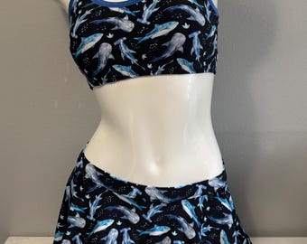 LeoLines, LLC ™ - Traje de baño de dos piezas con falda y estampado de tiburón, diseñado para chicas/mujeres trans. La parte superior e inferior se venden por separado. Elija el color del ribete.