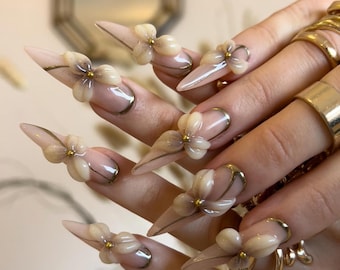 Vita mjölkblommor 3D press-on naglar, rosa stilettnagelkonst med små strass, handgjorda eleganta naglar för vårsäsongen
