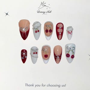 Rosa Rote Kirschrote Press-On Nägel mit Silber Bögen & Strass – Handgefertigtes, elegantes Nail Art Geschenk für Sie oder stilvoller Look für besondere Anlässe