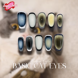 Peut inclure: Dix faux ongles de forme cercueil moyenne avec un motif œil de chat. Les ongles présentent un effet dégradé dans les tons de bleu, noir et jaune, avec un contour noir. Le texte "BASIC CAT EYES" est affiché en dessous.