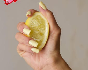 Weicher Gelber Nagel, Französische Mandel Presse auf den Nägeln, Pastell Frühling, Blumen Design, Elegante Handgemachte Spitzen, Wiederverwendbare Nail Art Set