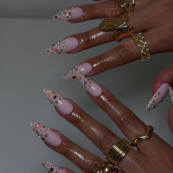 Valentines Pink Press On Nails | Handmade Girly Nail Set | Soft & Elegant Design | Minimalist Pearl Edge Nail Art | Luxury Nails