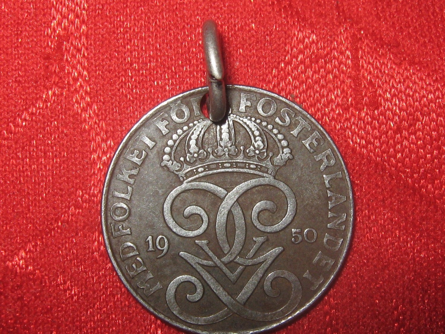 本物 希少 25 mm ヴィンテージ アンティーク スウェーデン製 鉄製 王冠 コイン ペンダント ネックレス