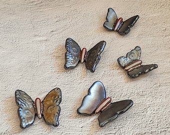 Set mit 5 Keramik-Schmetterlingen, Wandkunst, dunkle metallische Glasur, handgefertigte Keramik-Schmetterlinge, einzigartige Keramik-Schmetterlinge, Keramik-Dekoration