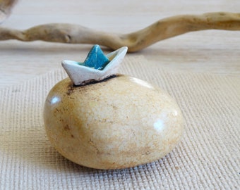 Keramik-Kieselboot, Türkises Keramik-Kieselboot, Origami-Boot, handgefertigtes Keramikboot, dekoratives Boot