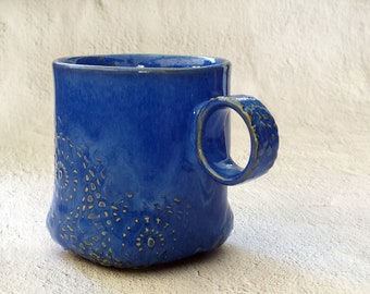 Keramiktasse, handgemachte blaue Tasse, strukturierte rustikale große Tasse, NACHTBLAU Kaffee-Tee-Tasse, Geschenkidee