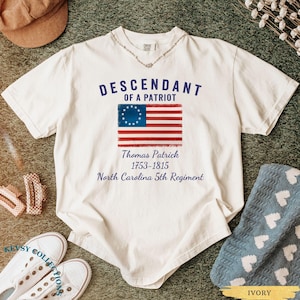Kundenspezifischer Nachkomme eines Patriot-Hemdes, Töchter der amerikanischen Revolution oder Söhne des amerikanischen Revolution T-Shirts, DAR Geschenk SAR Geschenk Bild 4