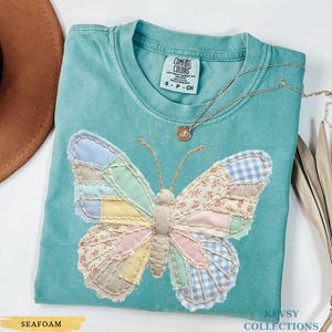 Chemise papillon imitation patchwork Comfort Colors®, Chemises papillon printanières, Chemises de Pâques pour femme, Patchwork floral printanier, Cadeaux pour elle