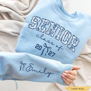 Custom Senior 2027 Sweatshirt, Personalized Class of 2027 Shirt, Coquette Senior 2027 Sweatshirt, Graduation Gift, Senior Mom Sweatshirt