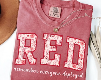 Comfort Colors® Red Freitag Shirt, erinnern sich alle an Deployed TShirt, Red Freitag, amerikanische Flagge US veteran Shirt, am Freitag tragen wir Rot