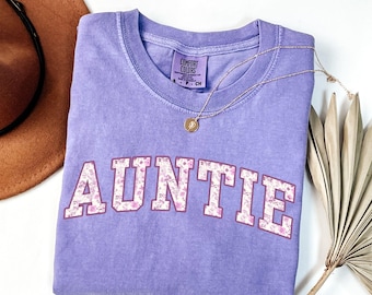Comfort Colors® Auntie Shirt, Aunt Shirt, Floral Auntie Shirt, New Aunt Gift, Pregnancy Announcement Gift for Aunt, Pregnancy Reveal to Aunt