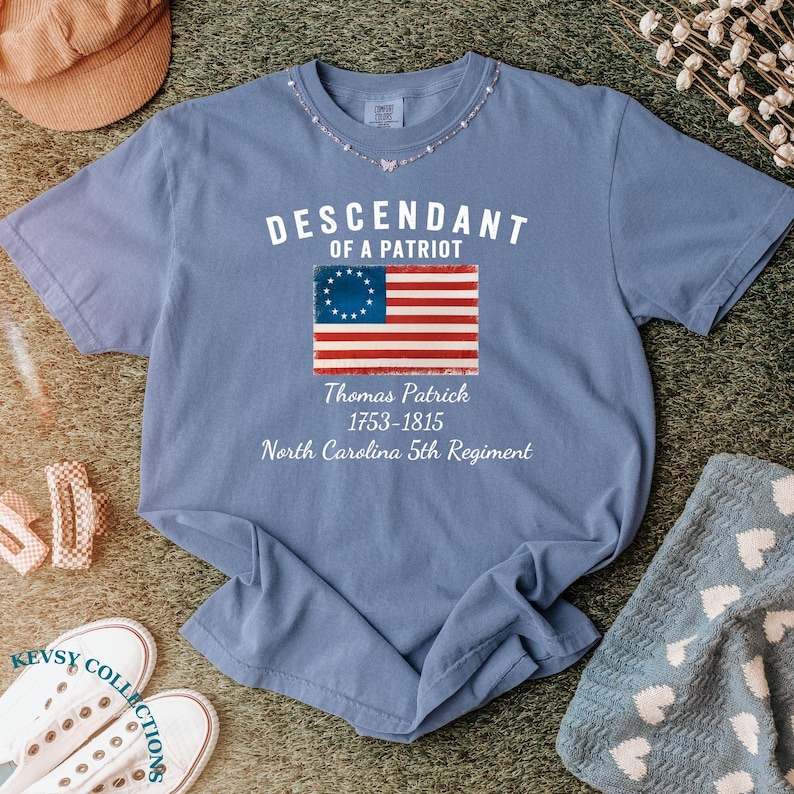 Kundenspezifischer Nachkomme eines Patriot-Hemdes, Töchter der amerikanischen Revolution oder Söhne des amerikanischen Revolution T-Shirts, DAR Geschenk SAR Geschenk Bild 1