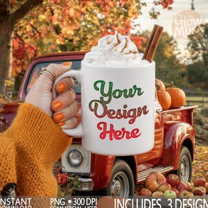 Op de afbeelding: Een witte mok met de tekst "Your Design Here" in groen en rood, gevuld met slagroom en een kaneelstokje. De mok wordt vastgehouden voor een rode vintage truck met pompoenen en appels op de achtergrond. De tekst "INSTANT DOWNLOAD" is inbegrepen.