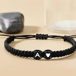 Pulsera con Inicial Personalizada – Trenzada a Mano – Regalo para Pareja o Amigo