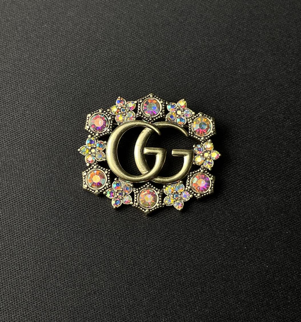 ヴィンテージの素敵なブローチ グッチ ゴールドトーン カラーストーン