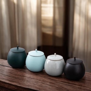 Ceramic Japanese Tea Jar – Rounded Storage Canister for Tea, Snacks & Candies