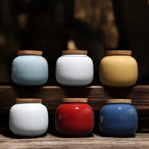 Ceramic Tea Canister with Bamboo Lid – Portable Storage Box for Travel, Perfect for Coffee, Candy, and Small Home Decor