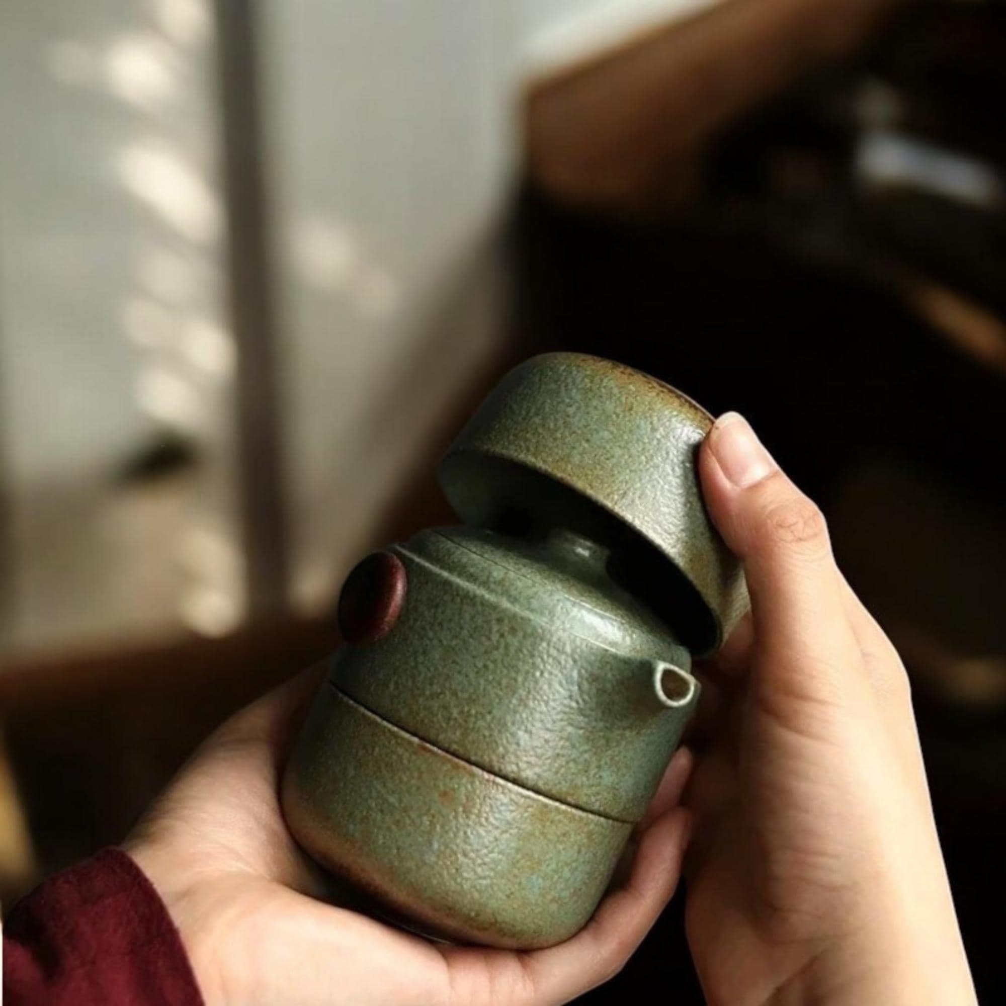 Rustic Japanese Kungfu Tea Set –  Ceramic Teapot & Cups – Elegant Travel Gift for Tea Lovers – Zen-Inspired Aesthetic and Timeless Charm