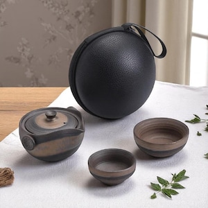 Timeless Japanese Travel Tea Set – Retro Kiln-Glazed Ceramic Teapot and 2 Cups in Box for Gongfu Rituals, Zen Moments & Elegant Gifting