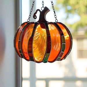 Pumpkin Stained Glass Suncatcher – Halloween & Fall Window Hanging Decor, Handmade Autumn Gift for Home or Seasonal Decoration
