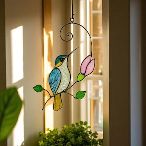 Hummingbird Stained Glass Suncatcher – Handmade Bird Window Hanging Decor – Colorful Glass Art Gift for Bird Lovers, Mom, Garden Decor