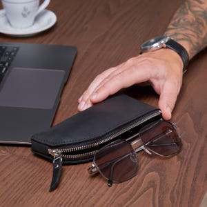 Leather glasses case, Leather eyeglass case, Sunglasses pouch mens, Zipper glasses case, Mens glasses holder, Leather sunglass case