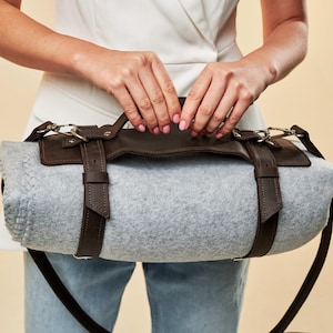 Leather blanket strap, Picnic blanket holder, Blanket strap with handle, Blanket shoulder strap, Leather picnic strap, Blanket carrier