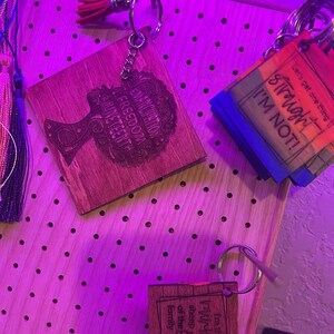 UNITEENTH großer Schlüsselbund & Pins