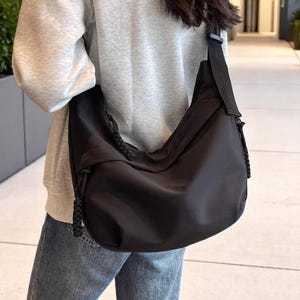 Minimalistische Crossbody Schultertasche für Frauen - Leichte tägliche Hobo Geldbörse mit Reißverschluss | Lässige Reisetasche in mehreren Farben