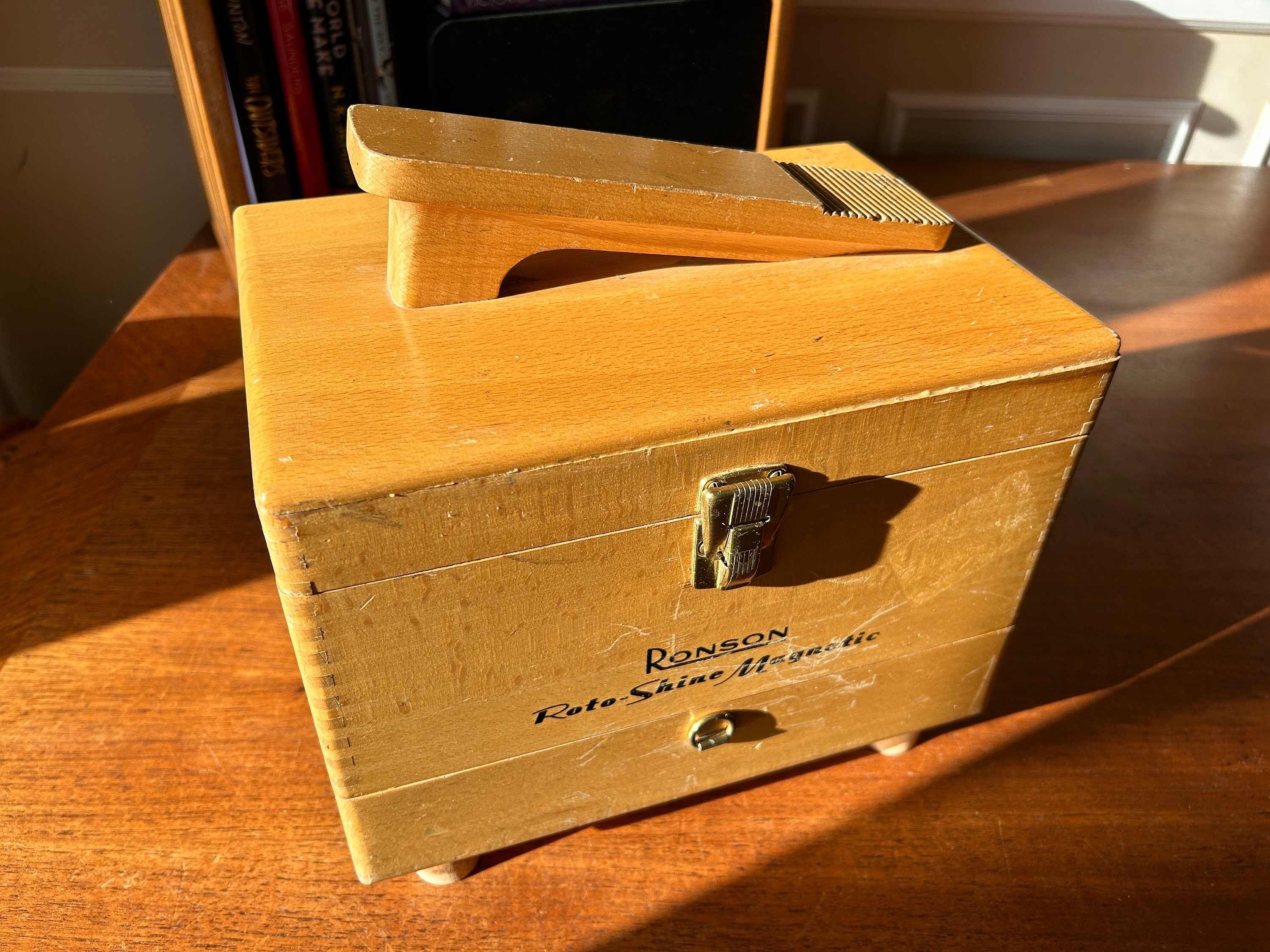 Ronson roto shop shine magnetic box
