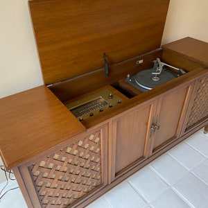 Mid-Century Fisher Stereo Console w/Garrard Turntable--Local PICK-UP! Read Description!