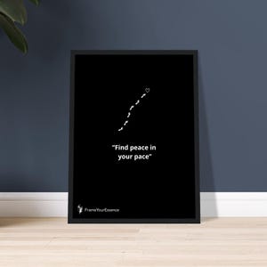 Trova la pace nel tuo ritmo – Arte murale minimalista – Poster motivazionale con cornice – Stampa con citazione in bianco e nero – Decorazione per una vita lenta e consapevole