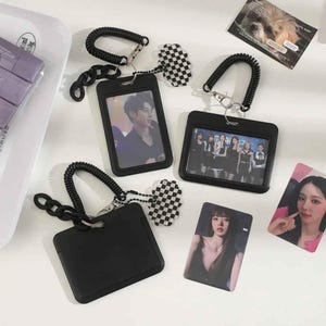 Kpop Fotokartenhalter mit Schlüsselanhänger - Niedliche 3"PVC Kartenhülle für Studenten, Idol Kartenschutz, Bindereinlage, Taschenanhänger