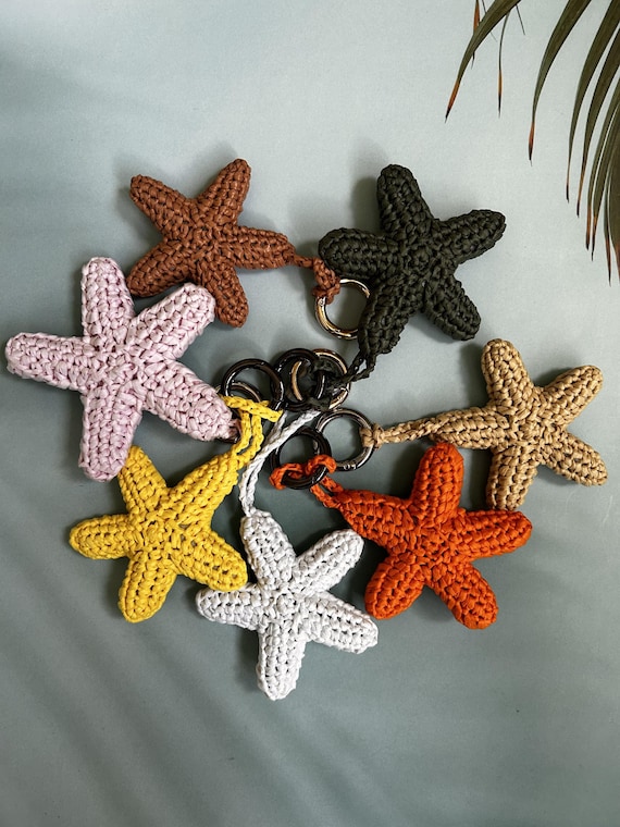 Crochet Raffia Starfish Keychain: Beachy Ocean-Themed Bag Charm