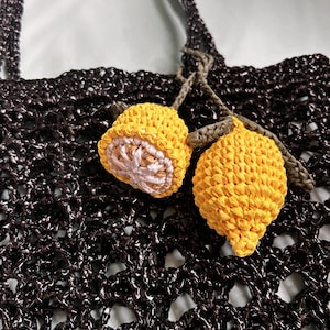 Crochet Lemon Bag Charm Raffia Summer Keychain Cute Fruit Keyring Handmade Purse Charm Woven Tropical Accessory Beach Bag Decor Gift For Her