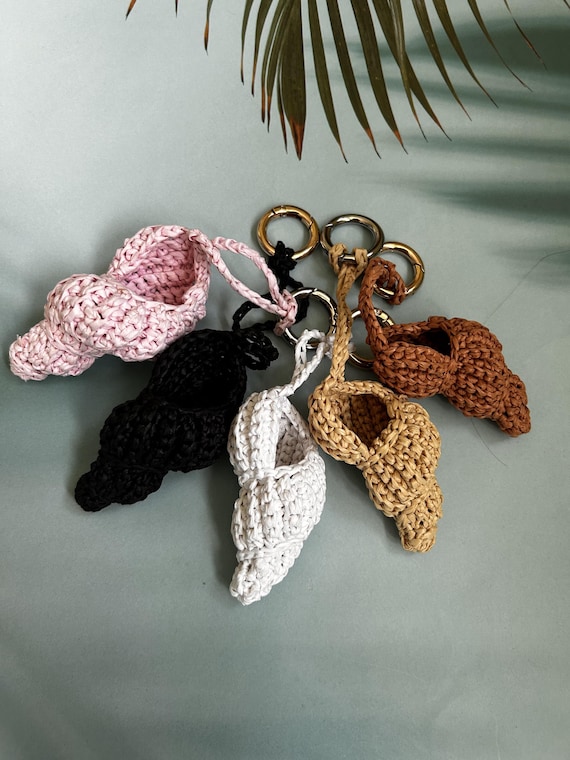 Crochet Raffia Shell Keychain: Handmade Nautical Bag Charm