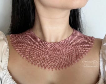 Ljusrosa pärlhalsband, handgjord klassisk näthalsband, elegant halssmycke. Presentklart