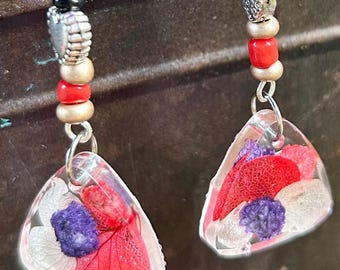Fascinating. Statement earrings featuring purple and red real pressed flowers with fanciful beads to match.