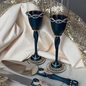 Wedding champagne glasses and cake cutting set Crystal toasting flutes Cake knife and server set Wedding toasting glases for bride and groom