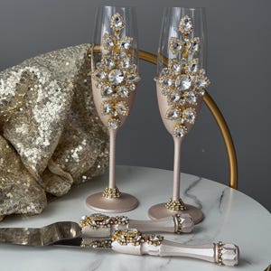 Ivory wedding toast flutes and cake cutting set Crystal champagne glases Cake knife and server set Wedding champagne flutes Bride and Groom