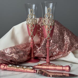 Rose gold wedding champagne flutes and cake cutter set Crystal champagne glases Cake knife and server set Wedding toasting flutes