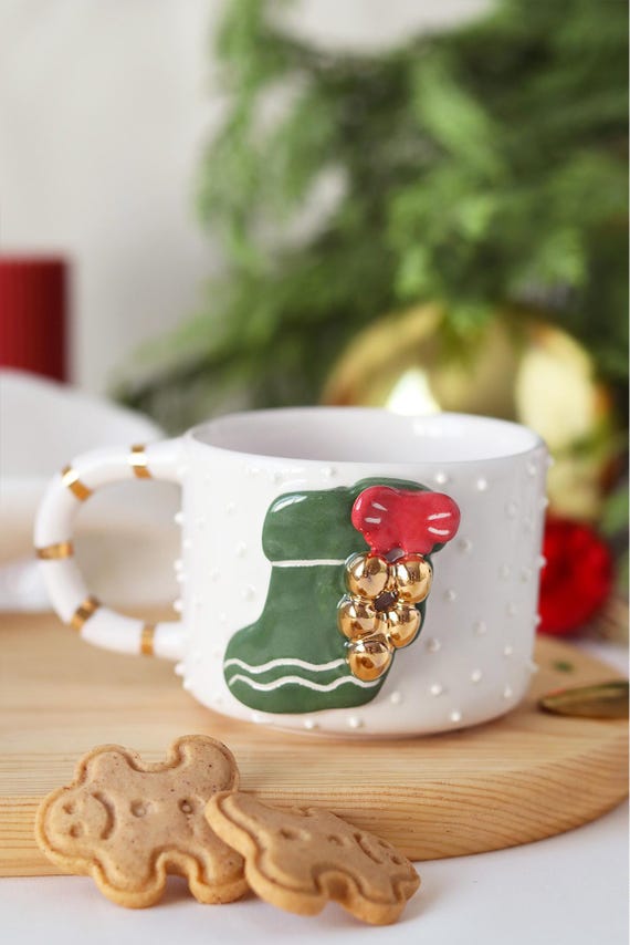 Handgemachte Keramik Weihnachts-Tasse 200 ml – Weihnachtsstrumpf Motiv mit 24K Gold – Weihnachtsgeschenk