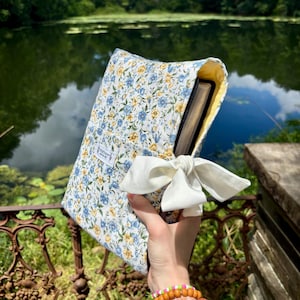 Handmade Fabric Bible Sleeve: Quilted Floral Fabrics